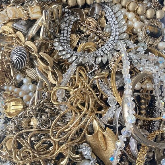 1/2 Lb Vtg 2 Now Estate Costume Jewelry Lot~ Signed All Wearable crafts junk - Picture 7 of 13